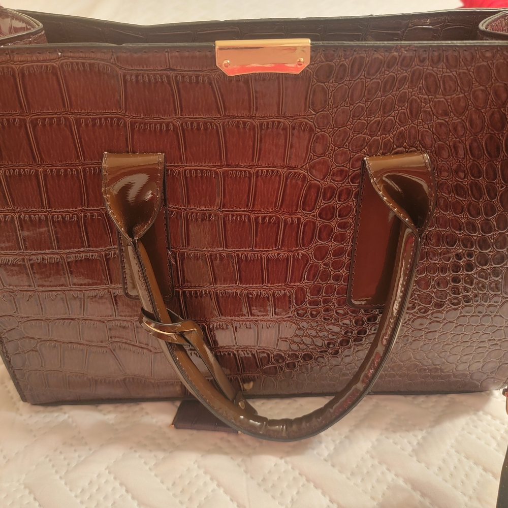Chic Brown Crocodile-Embossed Handbag